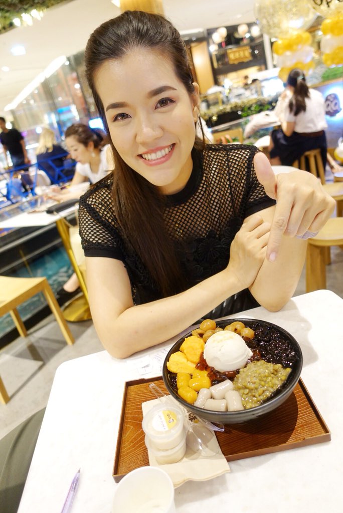 supergibzz's tweet photo. ตอนนี้ชอบกิน QQ Dessert มากกว่า after you อีก ด้วยความที่มันเป็นธัญพืช น้ำเต้าหู้ น้ำลำใย เลยคิดว่ามันน่าจะอ้วนน้อยนะ กินดีไม่รู้สึกผิด ถึงแม้ว่าที่เราสั่งมันเป็นของอ้วนของแป้งทั้งหมดเลยก็ตาม #อร่อยไปแดก #aroiii https://t.co/vJYlPOlULJ