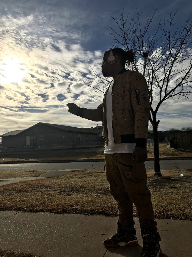 mercoeshydeuce's tweet photo. Mercoe First Professional Project - 5 Single EP, Sony Distribution. VEVO Attached To The Lead Music Video. We Appreciate Da Love, Noyz!!! Next Step In Da Process... The Right Production in A Producer Driven Market .💰💰#MercoeMercEm #ShyDeucé #PIRecords #FullFledge #MMCG https://t.co/Nd83J0ZOHx