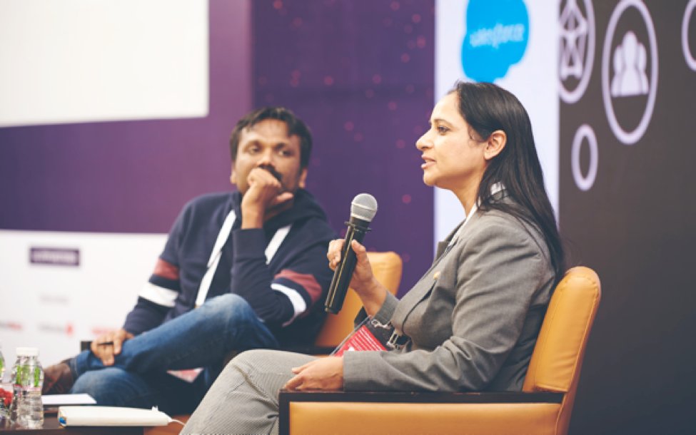 Shell_India's tweet photo. From supply chain &amp; service automation to the new chat tool #ShellLubeChat, @mansitripathy, Country Head, Shell Lubricants spoke on how #digitaltransformation has impacted our business outlook at the Chief Digital Officers Summit #CDOs17 https://t.co/kNt7meUwow