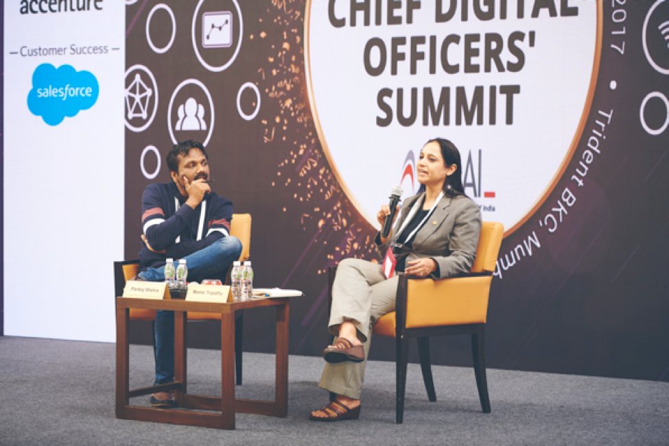Shell_India's tweet photo. From supply chain &amp; service automation to the new chat tool #ShellLubeChat, @mansitripathy, Country Head, Shell Lubricants spoke on how #digitaltransformation has impacted our business outlook at the Chief Digital Officers Summit #CDOs17 https://t.co/kNt7meUwow