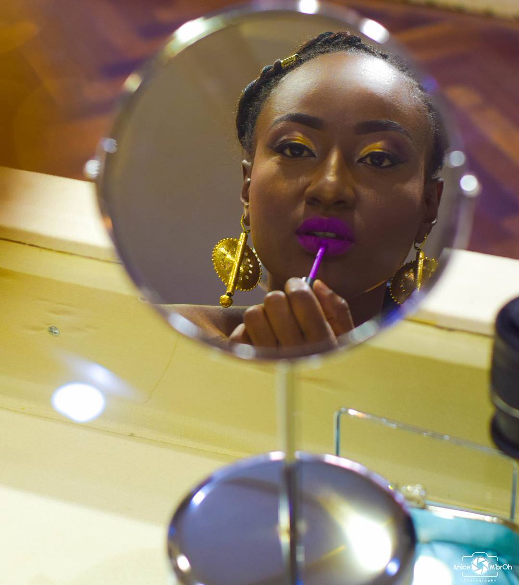 Sapitou_'s tweet photo. Let me apply my lipstick and I'm ready To conquer the world 😁!💄orchid by @imanebeautycosmetics 
#Lipsticklover #LipstickJunkie #MadeInRCI #ImaneBeautyLover #LesOutfitsDeSapitou #WaxLover #WaxAddict #PrintsLover #Prints #AfricanPrints #Ankara #Vlisco #VliscoLover #VliscoOutfit https://t.co/H0LfT3hYLO