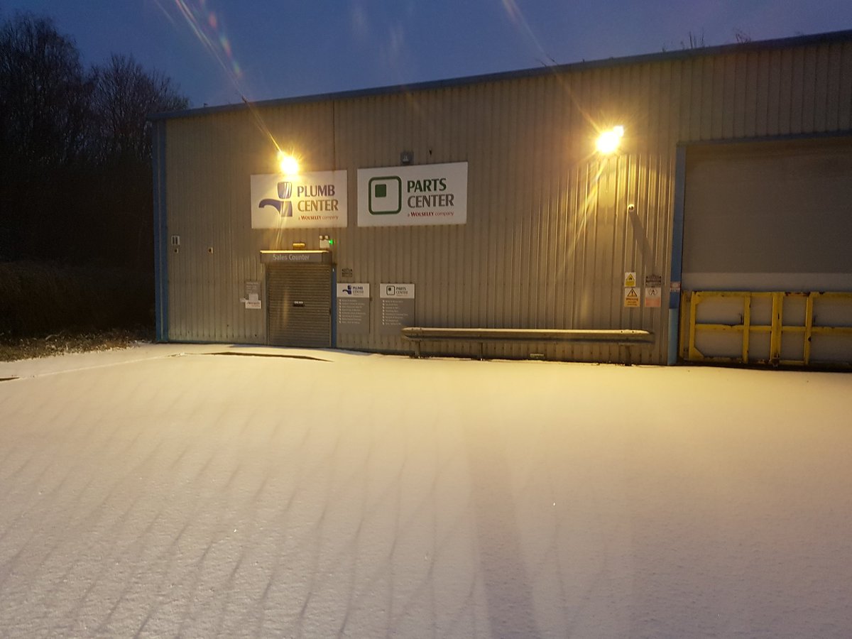 Dronfield01's tweet photo. White over this morning @drondfieldplumb but we are still open for business till 12pm #sheffield #plumbing #snow #dronfield https://t.co/eiBPADxokK