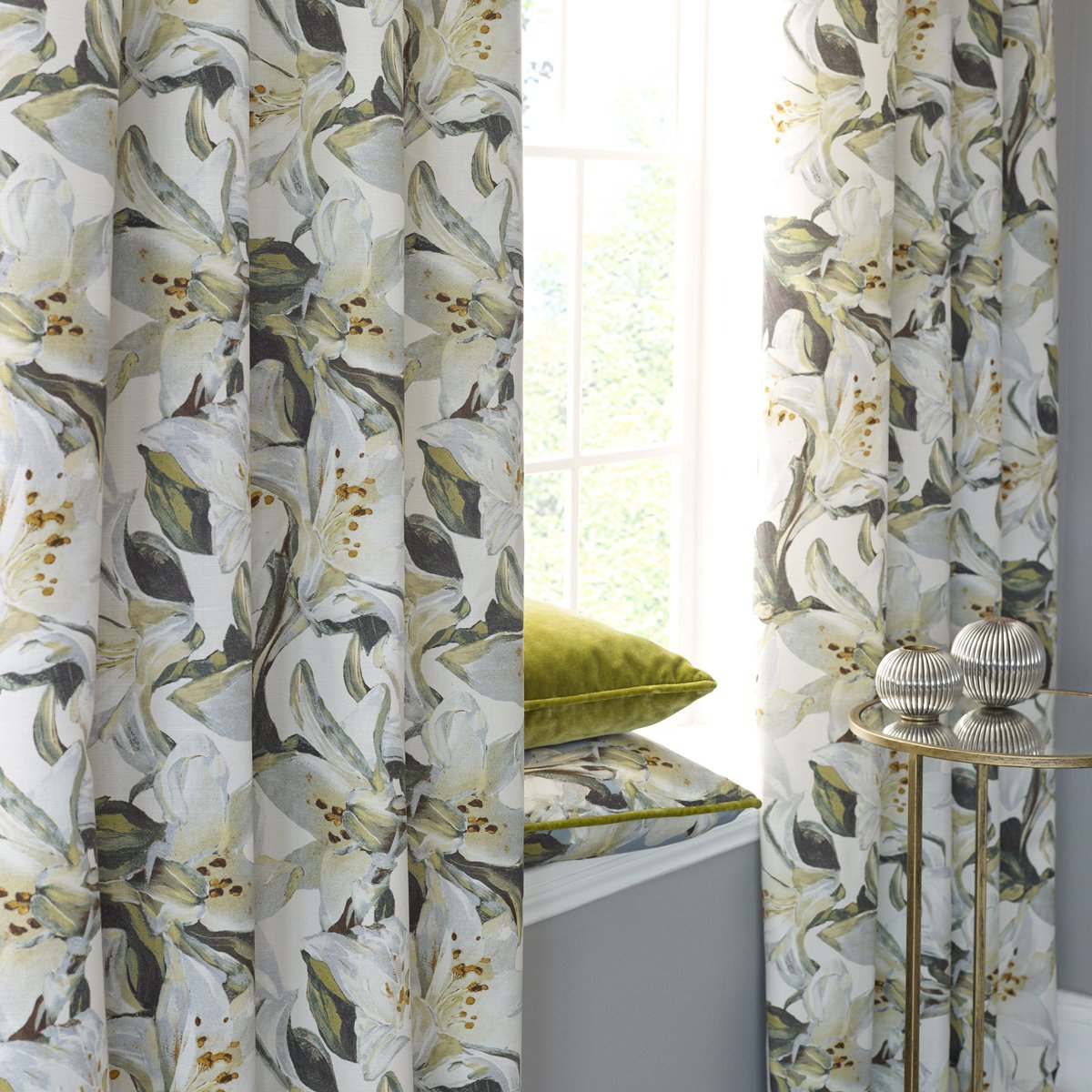 FLORAL FRIDAY! These striking statement curtains in CALLA 55 encapsulate the movement of painterly and abstract brushstrokes, conveying the artistry of oil painting masterpieces…