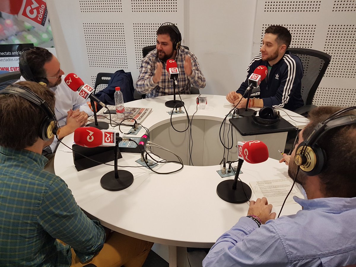 JoveSocialistes's tweet photo. 🎙 "Cal derogar la reforma laboral del PP que condemna a la joventut a ser becaris precaris" @FranLopezLo en 📻 #DespiertaVLC de @CVRadio94_5 https://t.co/rJDvvlx6dL https://t.co/CcaJFfzbiC