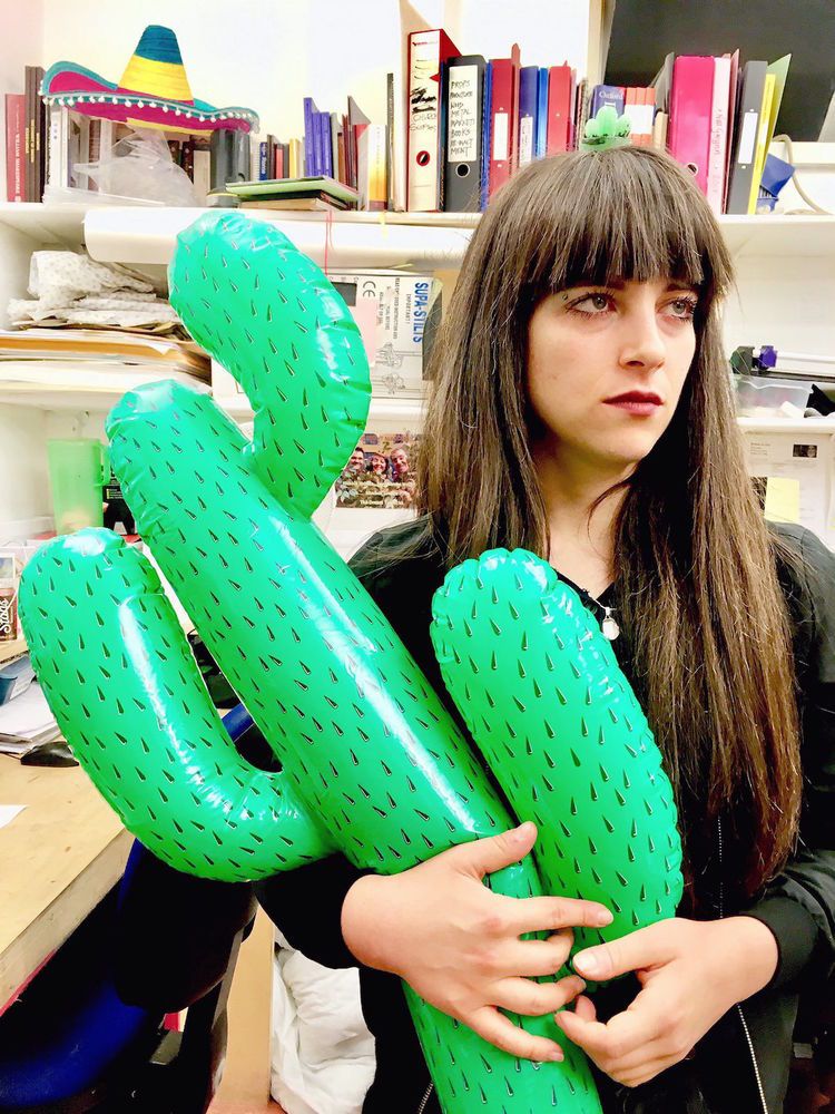 _creativelives's tweet photo. “I can work quickly now, but that took years of practice, deep focus and lots of messing up.” Rebecca Hendin (@HendinArts) tells us what it’s like to be @BuzzFeedUK’s in-house illustrator > https://t.co/MyRNoTSjVP #BestofLIP2017🎄 https://t.co/G0DF4ULBA0