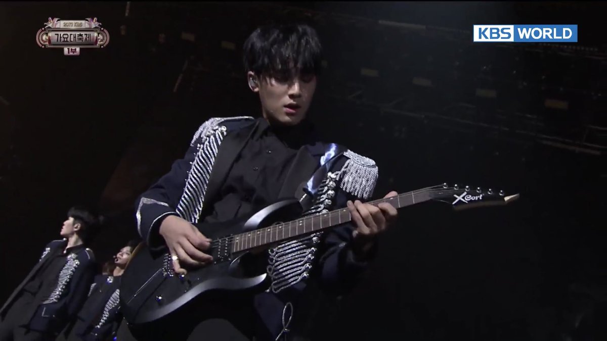 mingyupics's tweet photo. guitarist mingyu? a concept i dig https://t.co/vzqS3Gpl0O