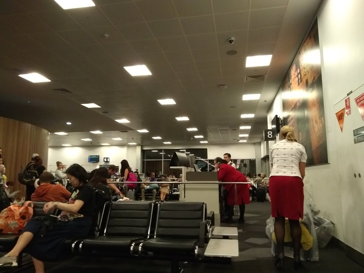 runrollerrun's tweet photo. So, flight to Hong Kong, we meet again #planeelf #travelelf https://t.co/OzUuL7qgTL