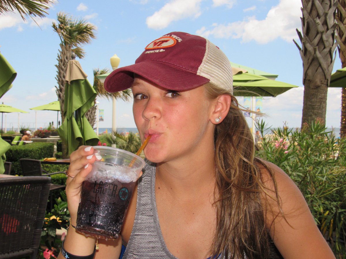 BarnesChrbar's tweet photo. Happy Sweet 16 Birthday Mae! We love you so much!!! 🎂🎈❤️1️⃣6️⃣
@maeganbarnes6 https://t.co/B2M3pnbPpw