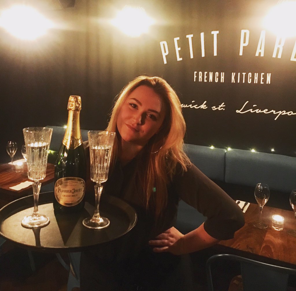 Give Keeley a like ❤️🇫🇷Our lovely Keeley will be here to serve you every day so reserve a table with her now 🍽🇫🇷. Bon appetite.