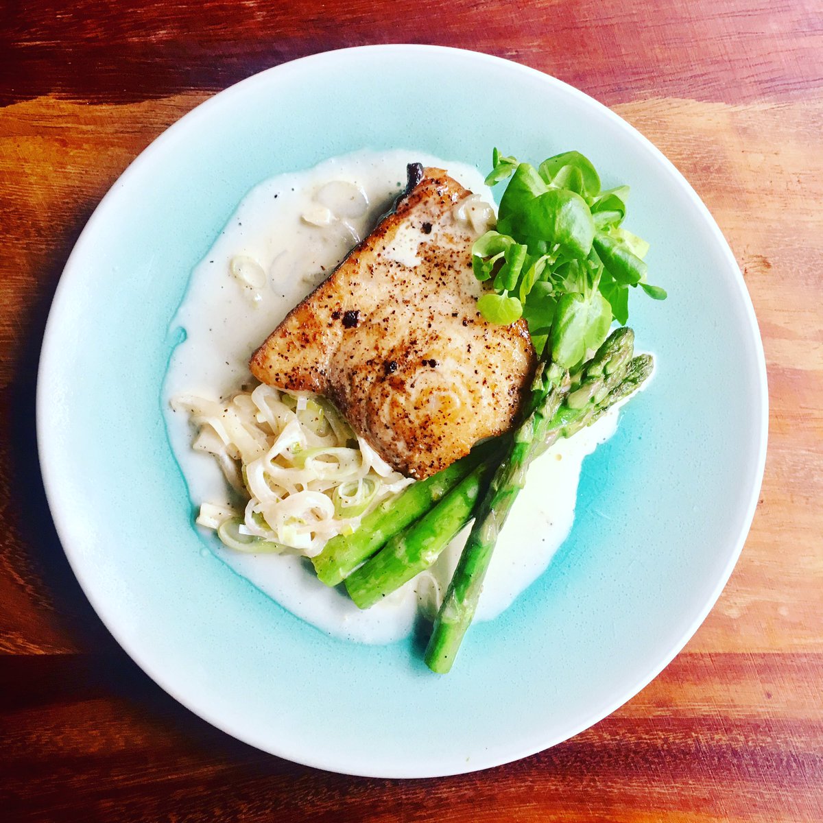 🇫🇷Swordfish Steak Special 🇫🇷: beautifully pan roasted in white wine, shallots, garlic &amp; lemon.Served with fresh grilled asparagus 🍽