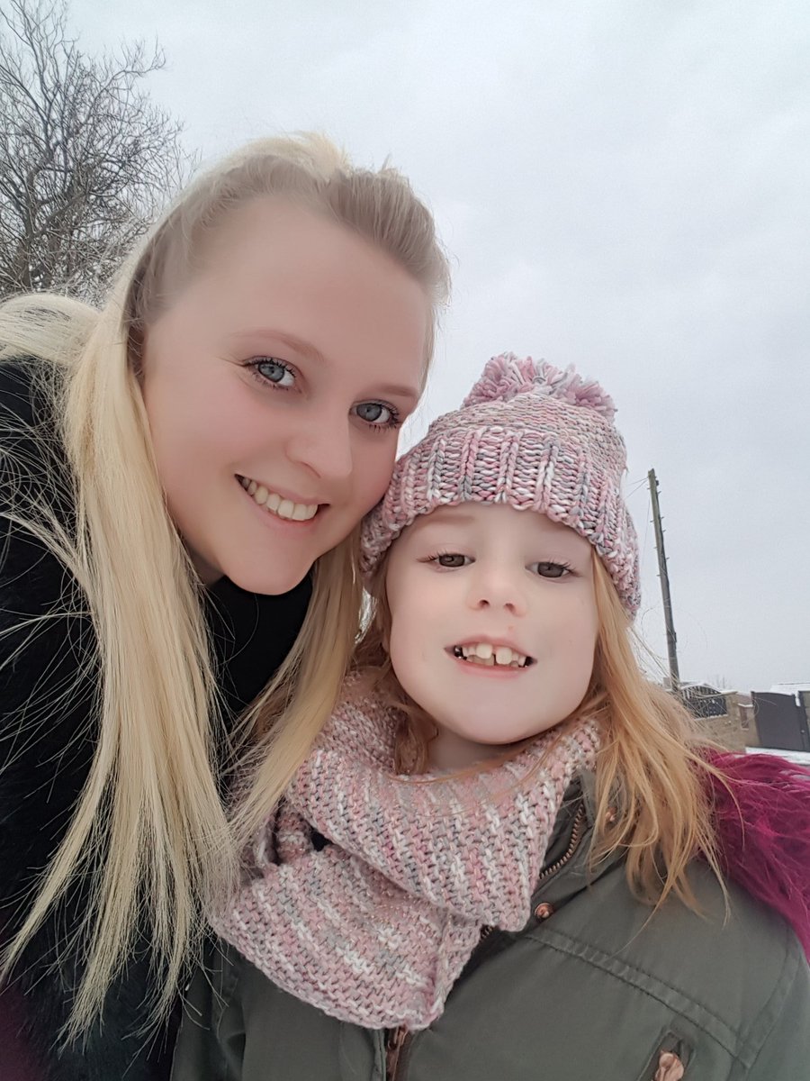 hellewell1989's tweet photo. Snowy Days #snow2017 #sledging #ourgirls💕 https://t.co/sLNxJASfX3