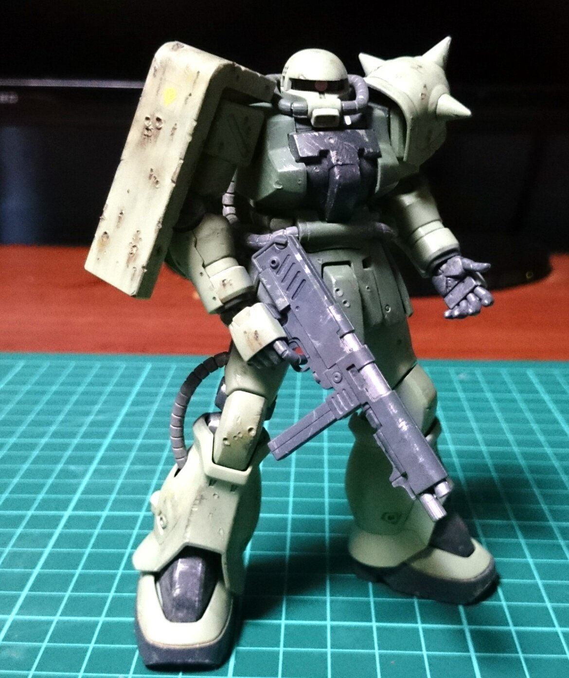 いっとぅん 昨日のザクにダメージ加工とウェザリングを施してみました 急に始めたガンプラリハビリですが こんな感じでいいんでしょうか 笑 安上がりで手を動かせるのはガンプラの魅力ですね それに最近のキットは本当によく出来てます オモ写