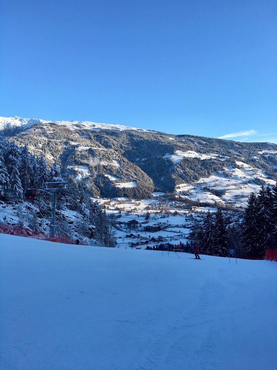 marco_felder's tweet photo. So kann #lienz auch! Perfekte Bedingungen für den Frauen-Riesenslalom, ab 10.25 Uhr auf SRFzwei. #srfski #srfsport #fisalpine https://t.co/tK99Wg5nC4