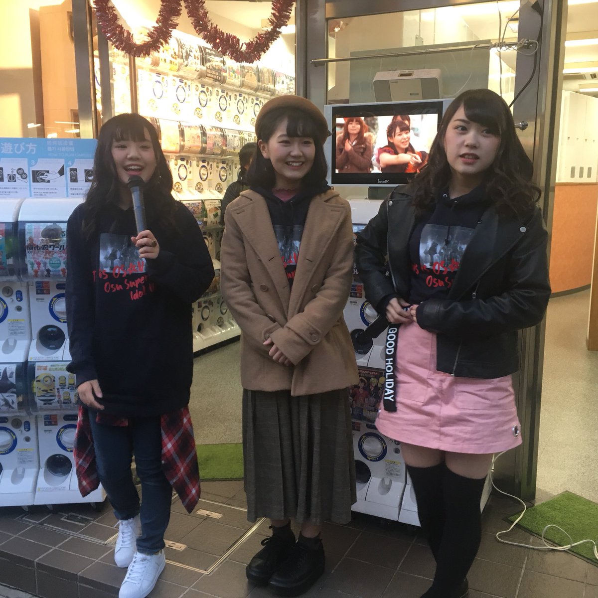 akamon_28cos's tweet photo. 【感謝】OS☆Uガチャイベント、ニッパチコスプレプレイベント、ニッパチライブからの
ニッパチ人力車(？)と色んなところで色んなイベントをやってました！まだ30日があるけど、さきやん、やすみん卒業おめでとう！紫と緑のサイリュウムがとても綺麗でした…#大野咲貴 #八角瑛子 #ニッパチコスプレ https://t.co/jnbjKRWuoi