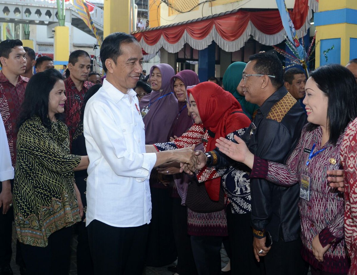 KemensetnegRI's tweet photo. Presiden Jokowi: Denyut Nadi Perekonomian Ada di Pasar Rakyat https://t.co/wLfit08AEH https://t.co/AtTkH9l2W9