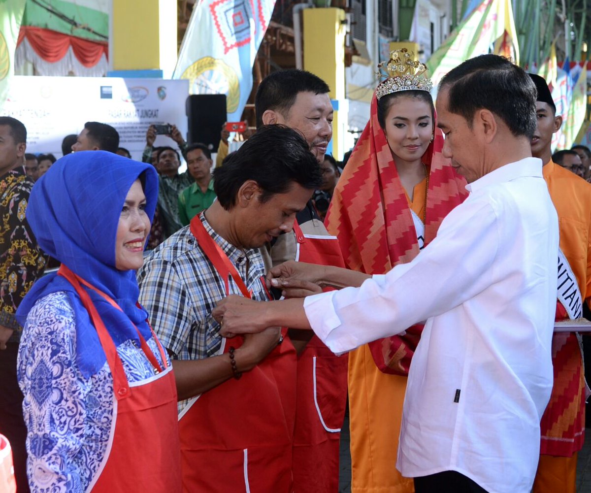 KemensetnegRI's tweet photo. Presiden Jokowi: Denyut Nadi Perekonomian Ada di Pasar Rakyat https://t.co/wLfit08AEH https://t.co/AtTkH9l2W9