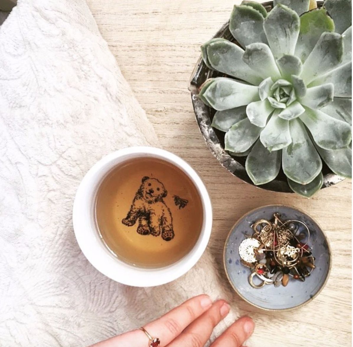 After several days of Xmas meals, have a cup of tea and get ready for New Year party 🎉 
 ---
10% off for any in-store and online purchase in Nature et Découvertes with Ai Shopping barcode. More info in <a href="/aishoppingparis/">Ai Shopping Paris</a> App 📲
Image @NetD_news