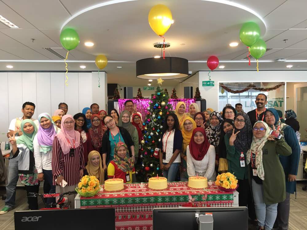 CeraHusin's tweet photo. Monthly birthday celebration ✓
Christmas party celebration ✓
Good bye 2017 &amp; welcoming 2018 celebration ✓
#MotorTeam #OperationTeam #AmGeneralInsurance #AmbankGroup #Blessed #Alhamdulillah #Family #Friendship https://t.co/quUFQJbFXI
