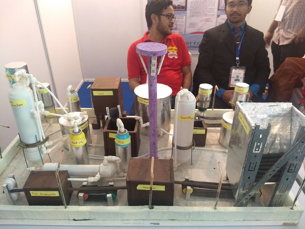 YagnangP's tweet photo. @25NCSC2017 #25NCSC2017 ના સાયન્સસિટી અને સાલ એજ્યુકેશનના ઉપક્રમે વિવીધ રાજ્યો માંથી આવેલા બાળ વૈજ્ઞાનિકો એમણે બનાવેલા સુંદર વૈજ્ઞાનિક મોડેલો સાથે એમના પ્રોજેક્ટ્સ રજૂ કરી પ્રધાનમંત્રી શ્રી @narendramodi  જી નું #IAmNewIndia નું સ્વપ્ન કરશે સાકાર.
@vasanirp7 
@narottamsahoo https://t.co/wygOUp89yK