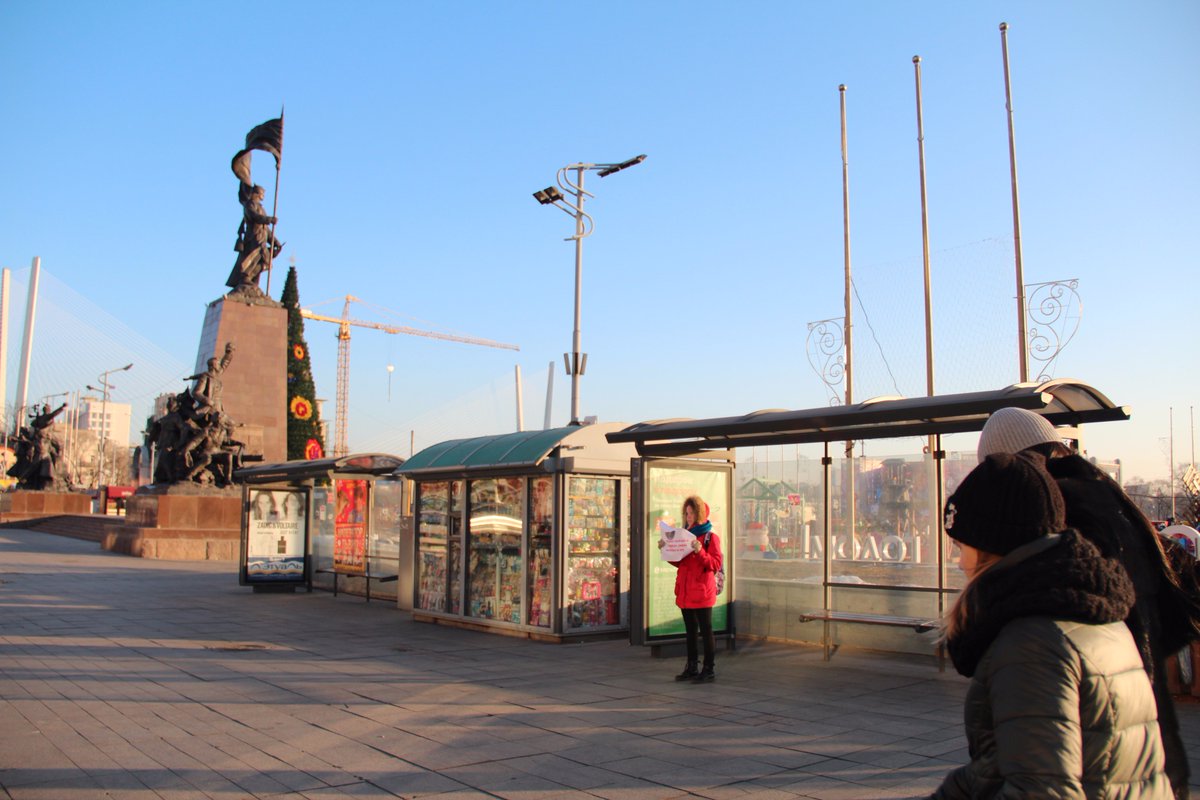 dvchell's tweet image. Во Владивостоке волонтёры Штаба @navalny провели серию протестных пикетов.