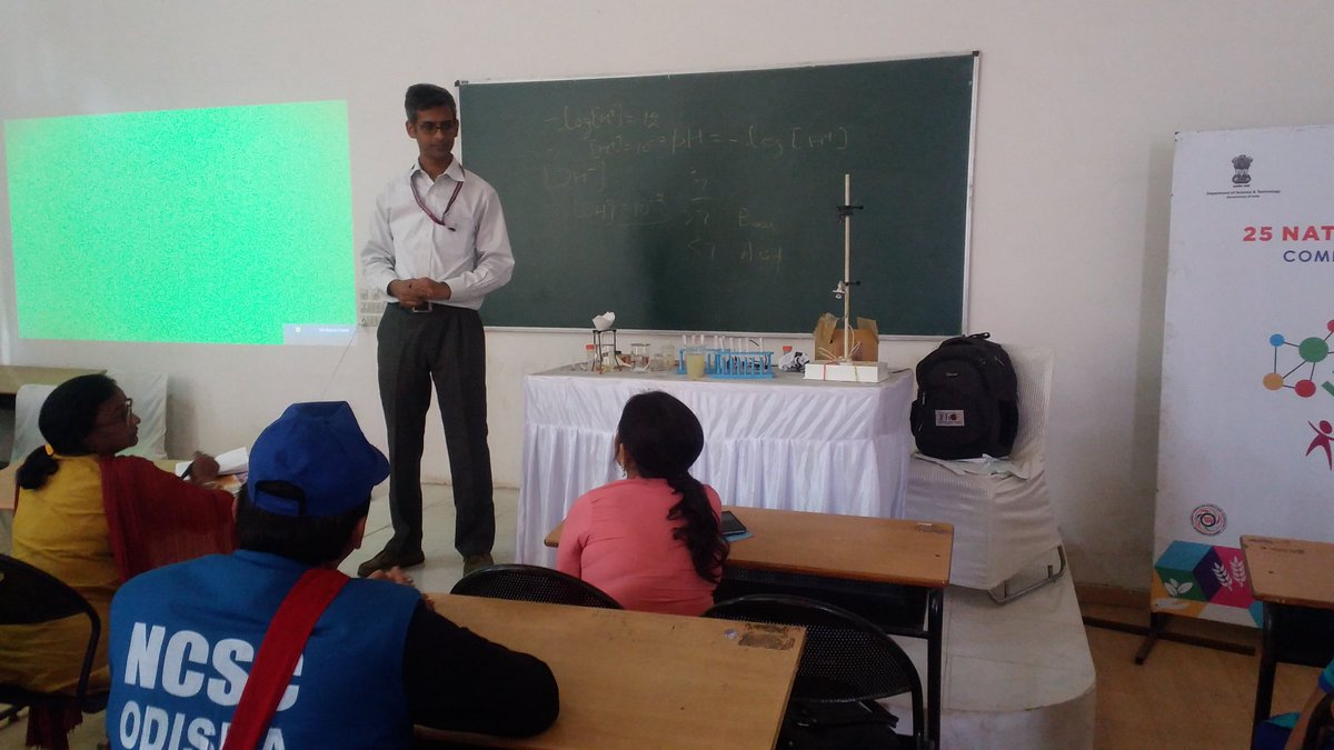 mikipatel15's tweet photo. Teacher workshop is going on by Dr.Ankur Maheta at sal technical campus.....@25NCSC2017 @kinjal_adhvaryu @megha2_shah @YagnangP @Shraddhasneha https://t.co/7drotrJ2Pt