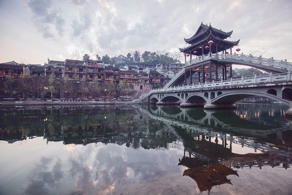 Tour_Hunan's tweet photo. “Love the world and yourself in it, move through it as though it offers no resistance, as though the world is your natural element.” ― Audrey Niffenegger #TourHunan #terrace #farm https://t.co/GjMT7MviUV