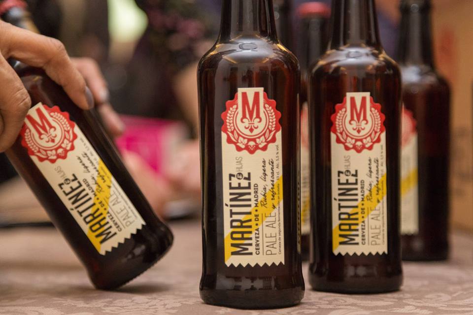 MartinezCerveza's tweet photo. Llega el último fin de semana del año. Unos días en los que las citas con amigos no se hacen esperar, hay que aprovechar para darse los últimos caprichos de este 2017. Siempre brindando y mejor con #cervezaartesana.#felizfinde #ultimofindedelaño #cerveceando #amigos #quedadas https://t.co/ttBiHn2xhA