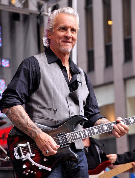 Happy Birthday Today 12/29 to Neil Giraldo--guitarist for Pat Benatar(and her husband!)  Rock ON! 