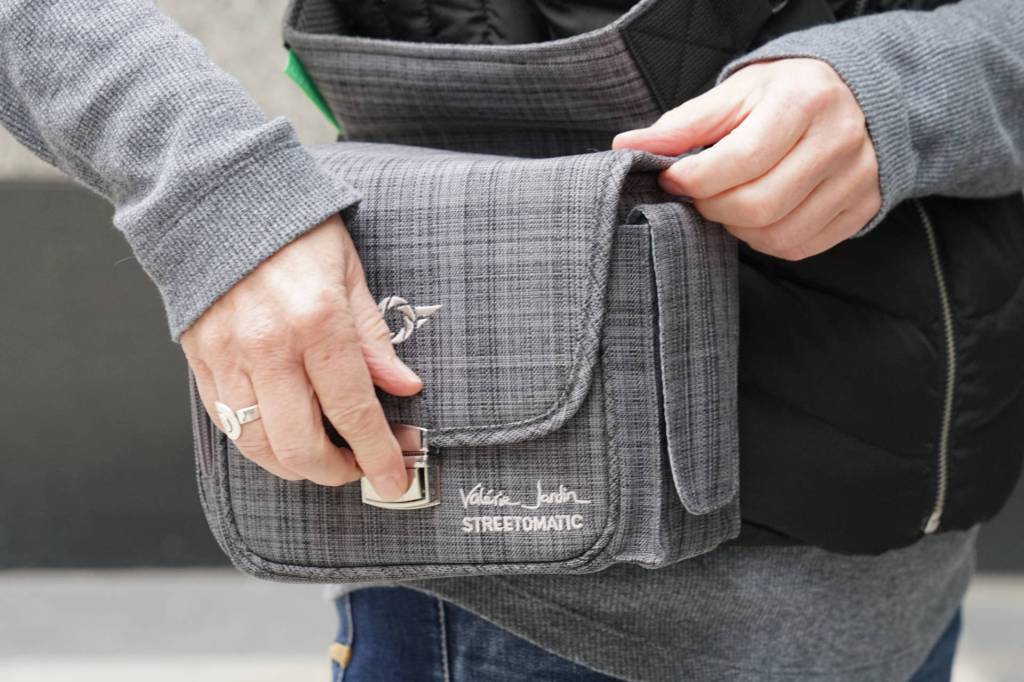 Get this limited edition CAMSLINGER Streetomatic bag and you also support an amazing… thephoblographer.com/2017/12/29/cam…