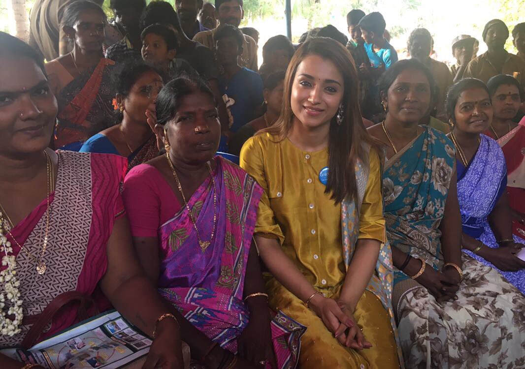 UNICEFIndia's tweet image. “Women and girls face shame, loss of personal dignity and risk their safety when there is no #toilet at home. They have to wait for nightfall to relieve themselves in privacy. It’s a gross violation of #HumanRights” @trishtrashers @UNICEF Celebrity Advocate #ToiletsForProgress
