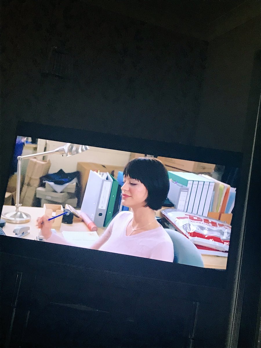 Necty_G's tweet photo. Leave married men alone you little slapper! 😡 #Teamemmathompson #LoveActually https://t.co/d9vHVYbcuU