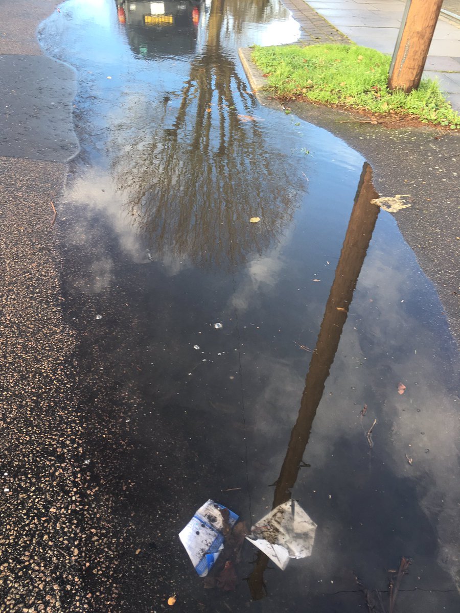 Sharonhudson18's tweet photo. @EnfieldCouncil WALSINGHAM ROAD, EN2 flooded again, blocked drains house numbers 2,4,6 https://t.co/5PSiUCInTr