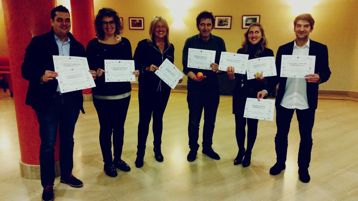 📰 La Prensa de Ferrol otorga el 2° premio naranja 🍊 a @AnaRMasafretCs por su colaboración con los periodistas en su tarea diaria y por sus formas.