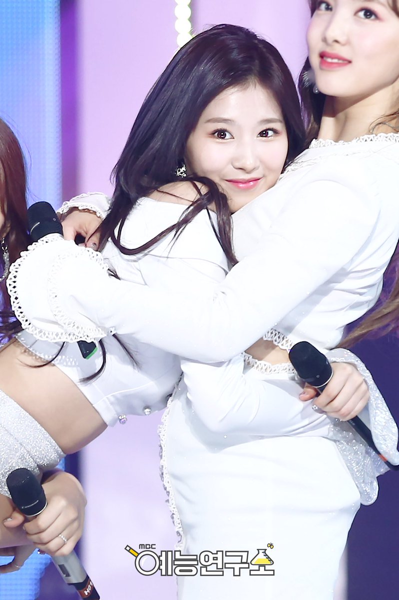 sanap_onceeee's tweet photo. このみなとざきさんやっば。
可愛さ爆発してるわ…
#HappySanaDay #사나 https://t.co/RR5lSN3rQM