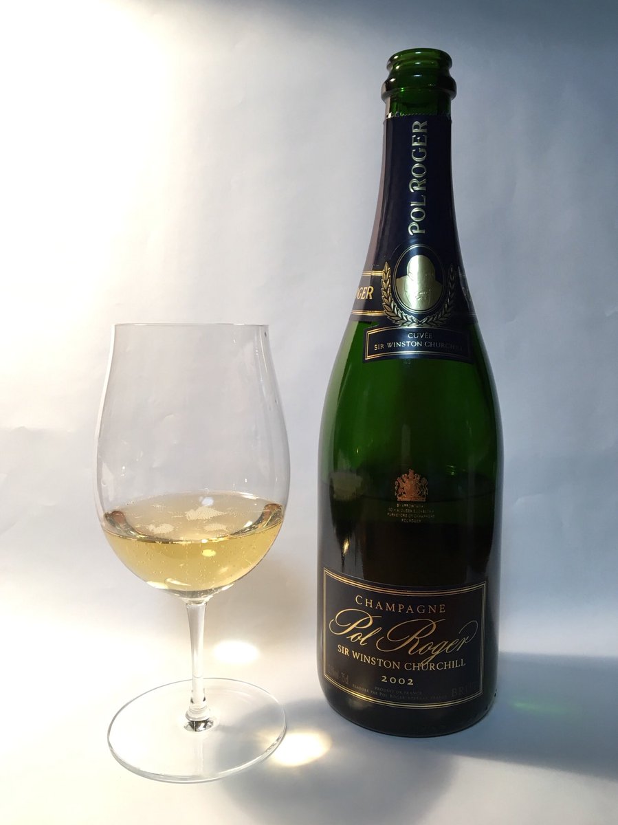 wine_rouken's tweet photo. 仕事納めの今夜は、ポル・ロジェのサー・ウインストン・チャーチル2002年から始めよう。
乾杯❗️🥂
#Champagne
#自宅シャンパーニュ
#Pol_Roger
#ツイッター晩酌部 https://t.co/QERAqDryUj