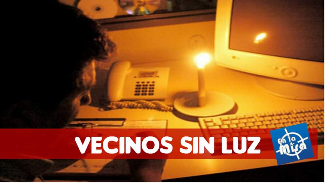 enlamiraradio's tweet photo. Bronca: Wilde oeste sigue sin luz.
 Vecinos y comerciantes sin luz Onsari 1300 Wilde . Explotó traformador en Helguera y San Carlos. @OficialEdesur #SinLuz #Edesur #Cortes #YLasInversiones? @placaroja https://t.co/U332tQnUg3