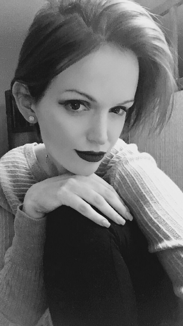SarahFrightmare's tweet photo. #HappyFriday #HappyNewYear #SarahFrightmare #HorrorPrincess #HorrorGeek #MovieBuff #Horror #Me @SarahFrightmare https://t.co/5x8tukTUDB