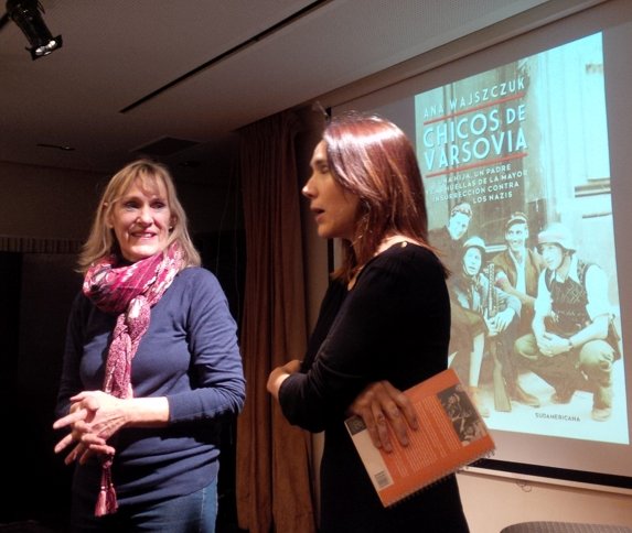PLenArgentina's tweet photo. Sukces argentyńskiej pisarki polskiego pochodzenia #AnaWajszczuk Jej książka pt. #ChicosdeVarsovia (o Powstaniu Warszawskim) znalazła się w rankingu @el_pais 20 najlepszych książek latynoamerykańskich! Gratulacje
@MSZ_RP @InstytutKsiazki @RadioZagranica https://t.co/aYds0igFj2 https://t.co/hhn3ZoRUQb