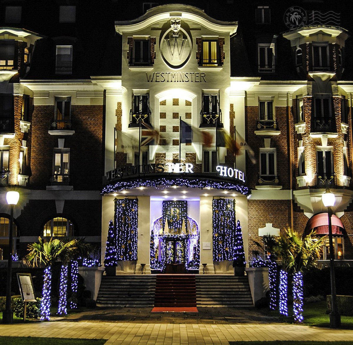 Les plus belles #illuminations de #noël au nord de Paris, c'est à @Le_Touquet !🎅🎄 Ici, la façade de l'emblématique hôtel #Westminster.
#MagnifiqueFrance