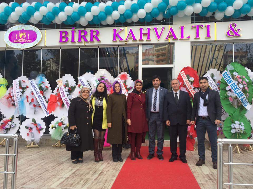 Bayan girişimcilerimiz gün geçtikçe çoğalıyor. Birr Kahvaltı ve Cafe'mizin açılışını bugün gerçekleştirdik. Bu güzel tatlardan sizde faydalanmak istiyorsanız biran önce kapısını çalın. Daha güzel bir Siirt daha güzel hizmetler için durmak yok çalışmaya devam...