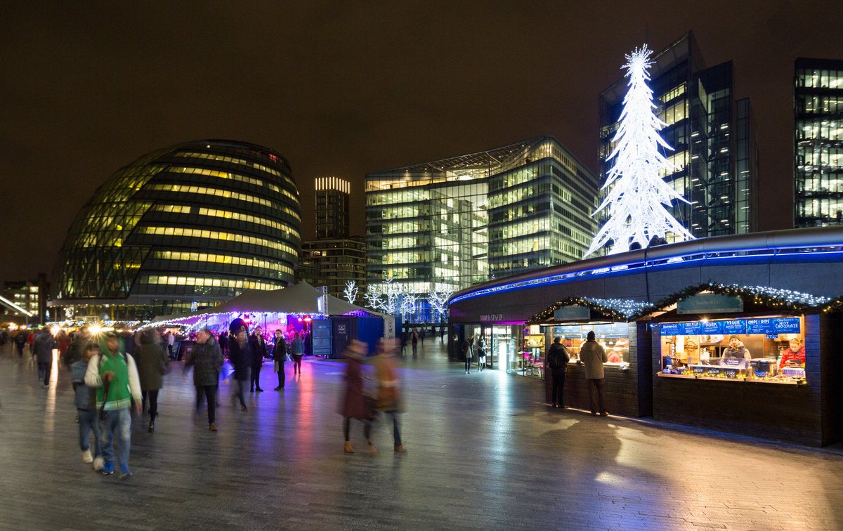 LondonPerfectAp's tweet photo. From fireworks and festivals, to riverside dining and cocktails, here are our  five favorite free events going off in London this New Year's Eve!
#london2018 #newyearsevelondon #visitlondon #londonfireworks
https://t.co/dr3oz7OUEl https://t.co/mKpW7iPS9p