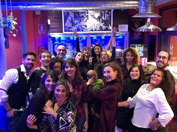 HarlysBecerraCF's tweet photo. Familia #VisAVis. @visavisoficial #MareaAmarilla https://t.co/XuKC9rSUhk