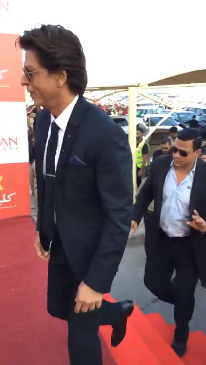 its__Raj's tweet photo. @iamsrk  ♥ My Happiness 😻😻😻😻😻😻😻😻😻 https://t.co/SyZfJ8oih3