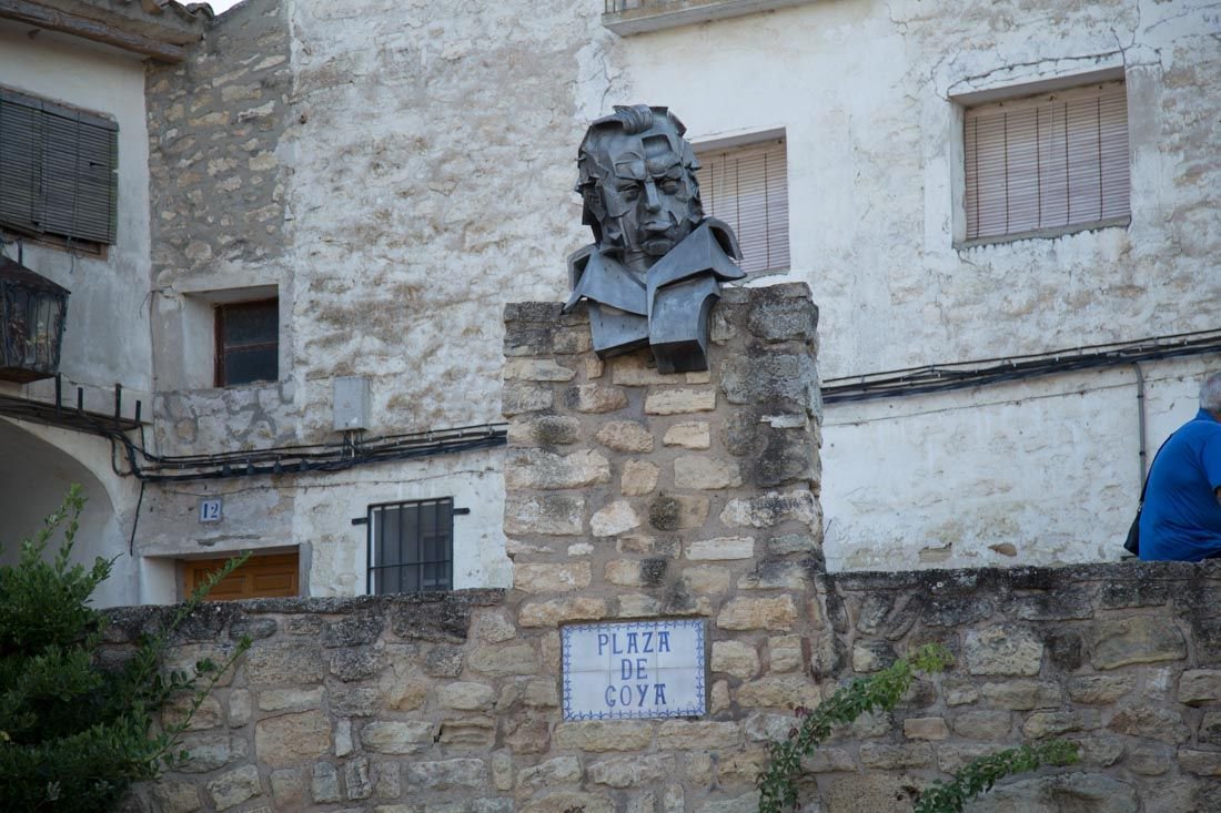 ¡¡Madre mía la que liamos en Fuendetodos!! Mucha magia, mucha fiesta y unos vecinos con los que me daban ganas de quedarme vivir. No te lo pierdas en <a href="/unpaismagicoTVE/">Un País Mágico TVE</a> buff.ly/2E5X9io #Zaragoza #Goya <a href="/FuendetodosGoya/">Fuendetodos Goya</a>