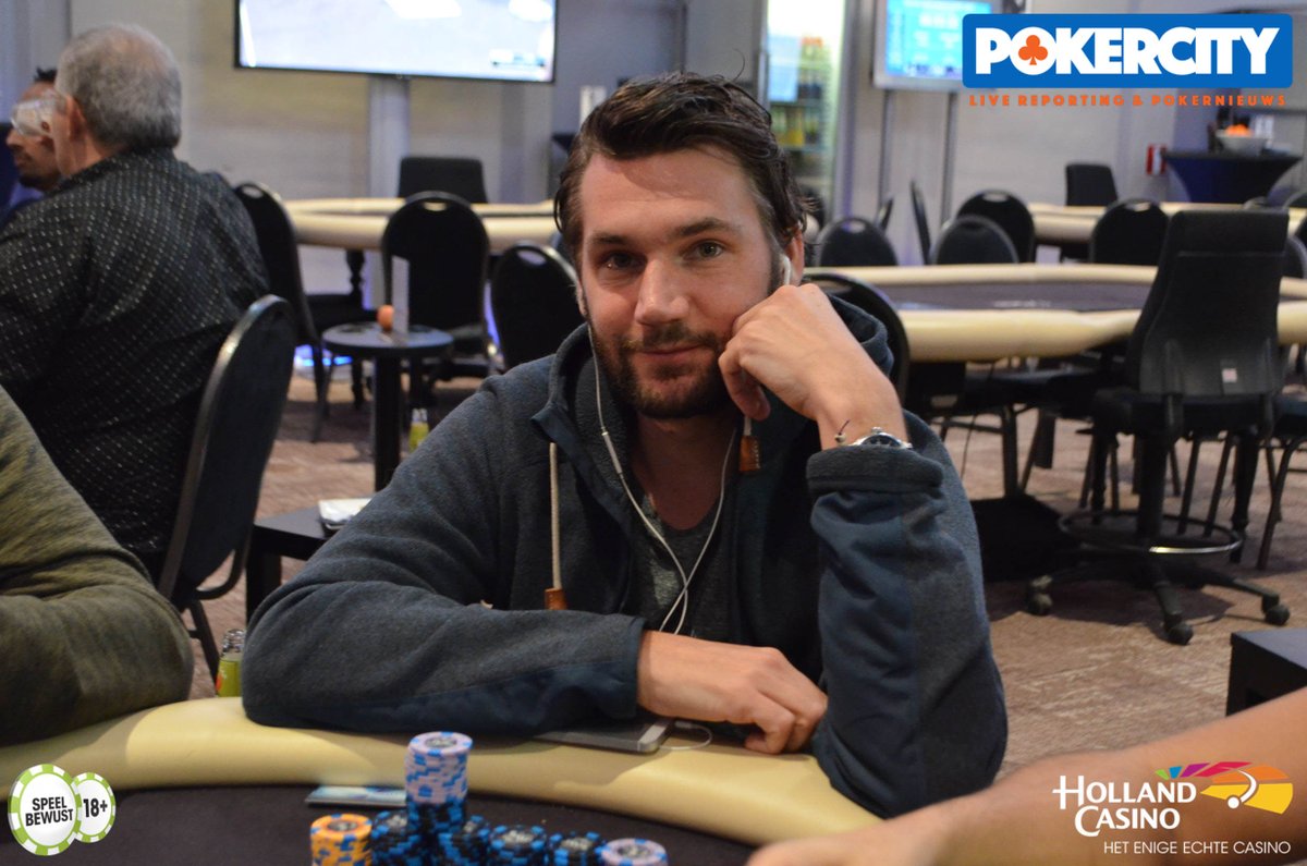 PokerCityNL's tweet photo. @PokerSeriesNL @ClydeTF @Ruysvogel #DutchOpenPS - Voor de dinnerbreak raakten we een hoop spelers kwijt, o.a. Freek Scholten, Mark Bongaerts, Paul Vergeer en Michiel Brosky https://t.co/KSnlxqWimZ https://t.co/L18beaffXa