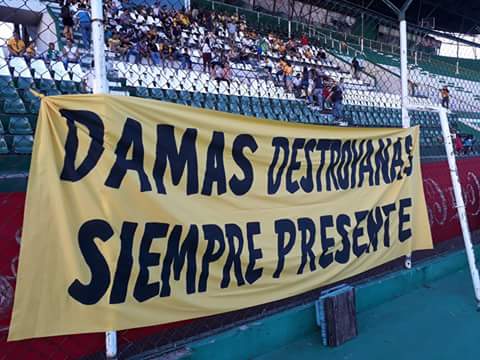cuca_tia's tweet photo. Agradecida por el apoyo de todos los cruceños ayer en el Tahuichi... sin embargo... DEVUELVANME MI PANCARTA... https://t.co/fCGHc7ufVs