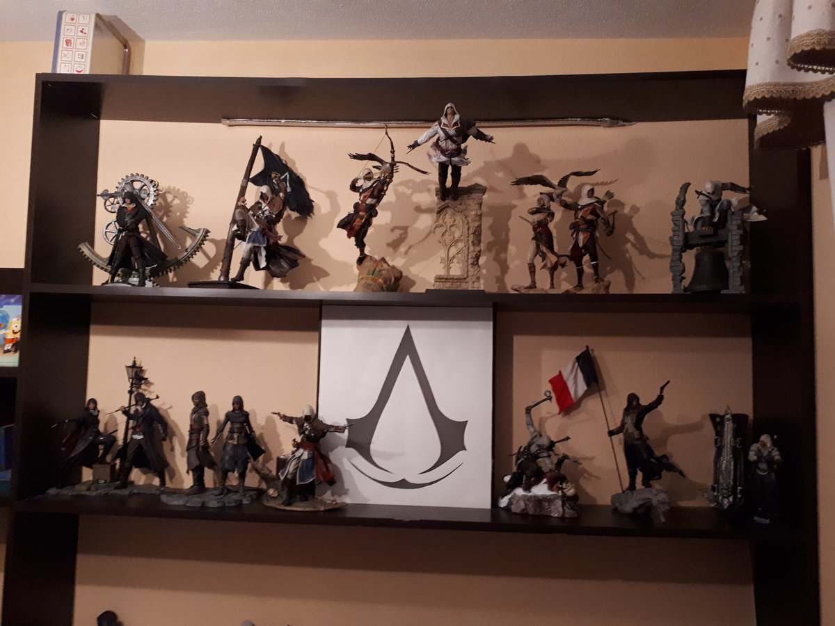 Aniversary18's tweet photo. #UbisoftStoreFAN cualquiera que se considere coleccionista y quiera tener piezas exclusivas y 100% seguro de su calidad tiene que comprar en ubistore. Sin duda seguiré haciendolo https://t.co/HovQ4qpbpF