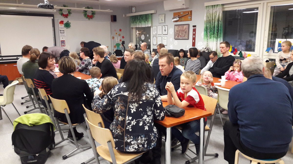 #Suunnistus'kauden päätöstilaisuudessa palkittiin huima määrä kisoissa menestyneitä suunnistajia ja innokkaita nuoria iltarastikävijöitä.