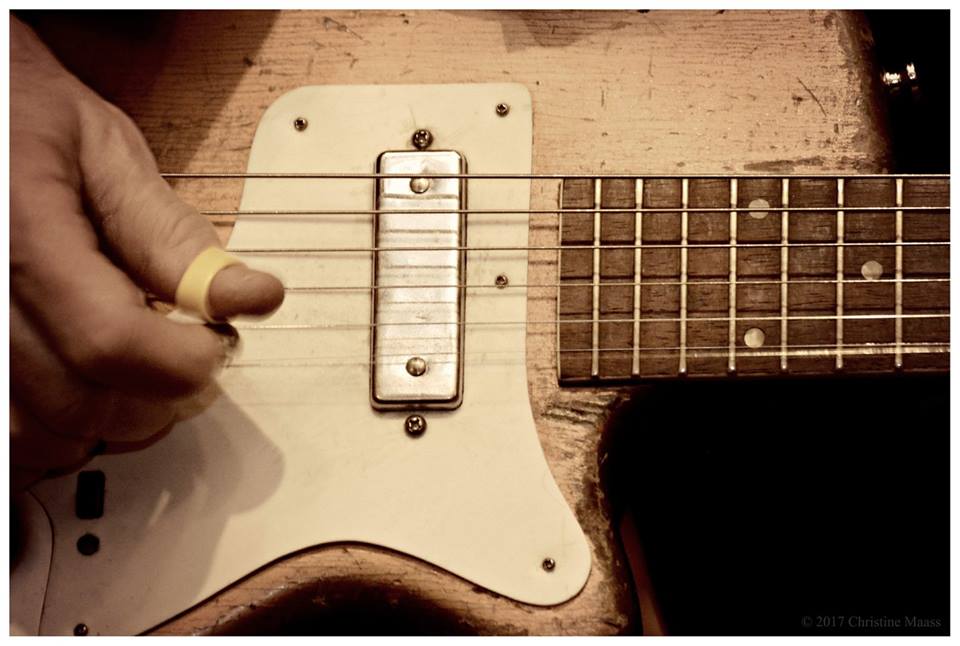 Spanish and Italian tour dates are up. deltamoon.com/tour/ (Thanks, Christine Maass, for this photo.)