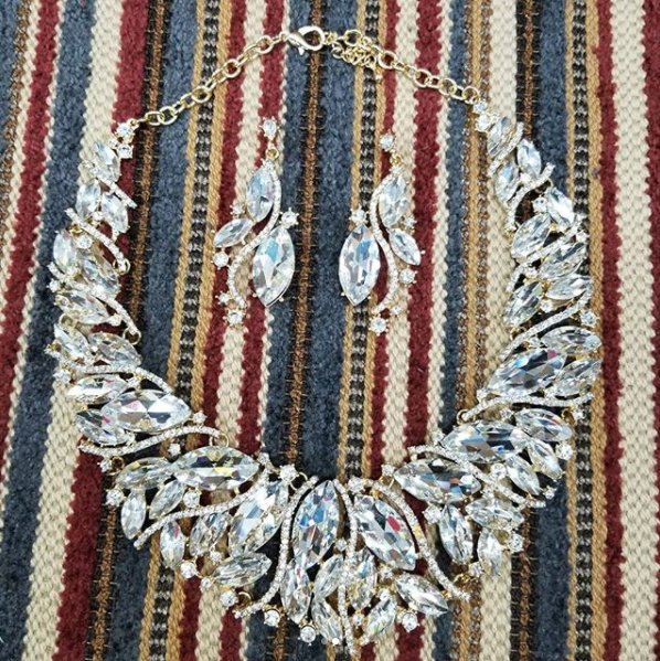sensibling's tweet photo. 💎💎💎Marquise Glass Crystal Evening Necklaces~ 💎💎💎 Make A Statement with Evening Necklaces 👊💣💥 #sensibling #necklaces #evening #jewelry #eveningjewelry #instafashion #jewelryofig #jewelryoftheday #fashionnecklace #fashion #fashionforward #rhinestone #necklace #crystal https://t.co/Xb7PgBITLQ
